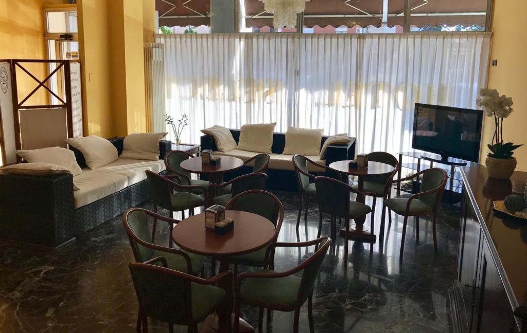 SantʼIlario dʼEnza Hotel Select מראה חיצוני תמונה