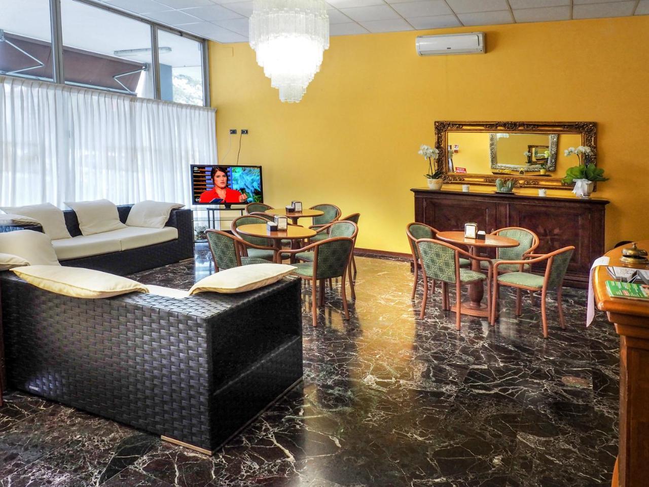 SantʼIlario dʼEnza Hotel Select מראה חיצוני תמונה