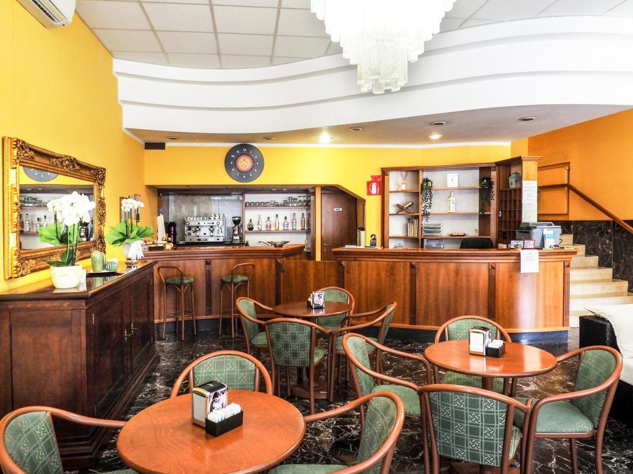 SantʼIlario dʼEnza Hotel Select מראה חיצוני תמונה