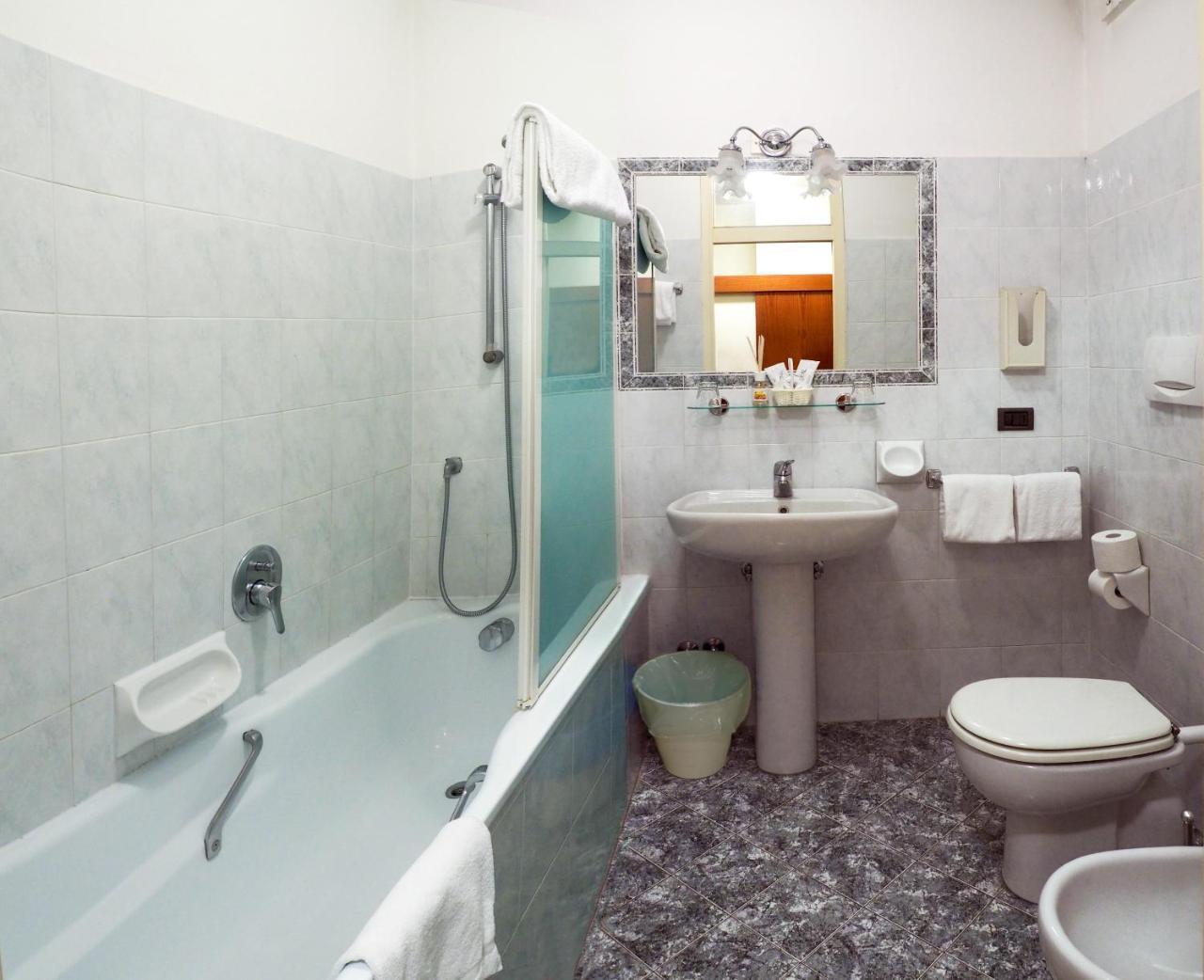 SantʼIlario dʼEnza Hotel Select מראה חיצוני תמונה