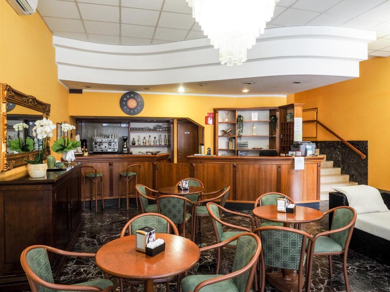 SantʼIlario dʼEnza Hotel Select מראה חיצוני תמונה
